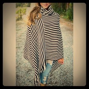 🚨Last one🚨 Cowlneck Poncho